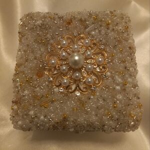 Mimi wedding ring box with rings size 7